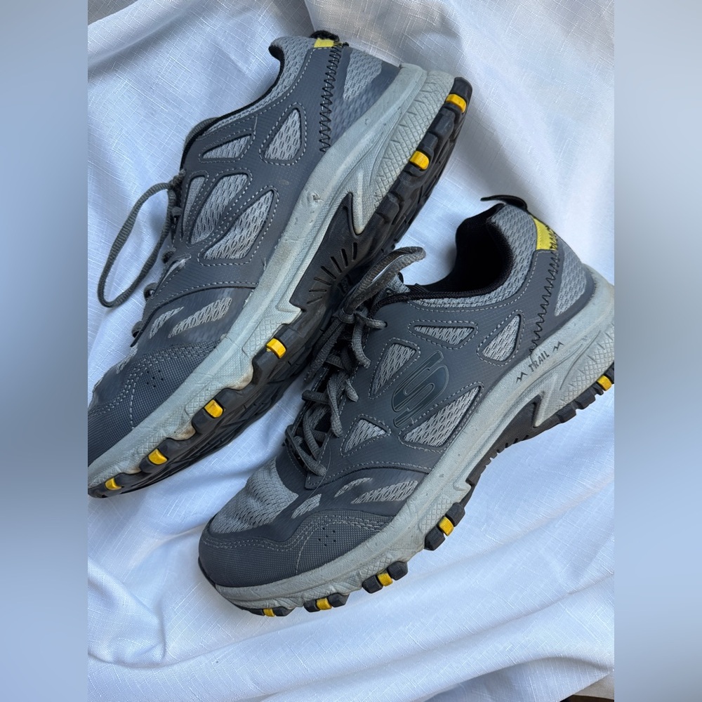 Men's Gray and Yellow Athletic Shoes